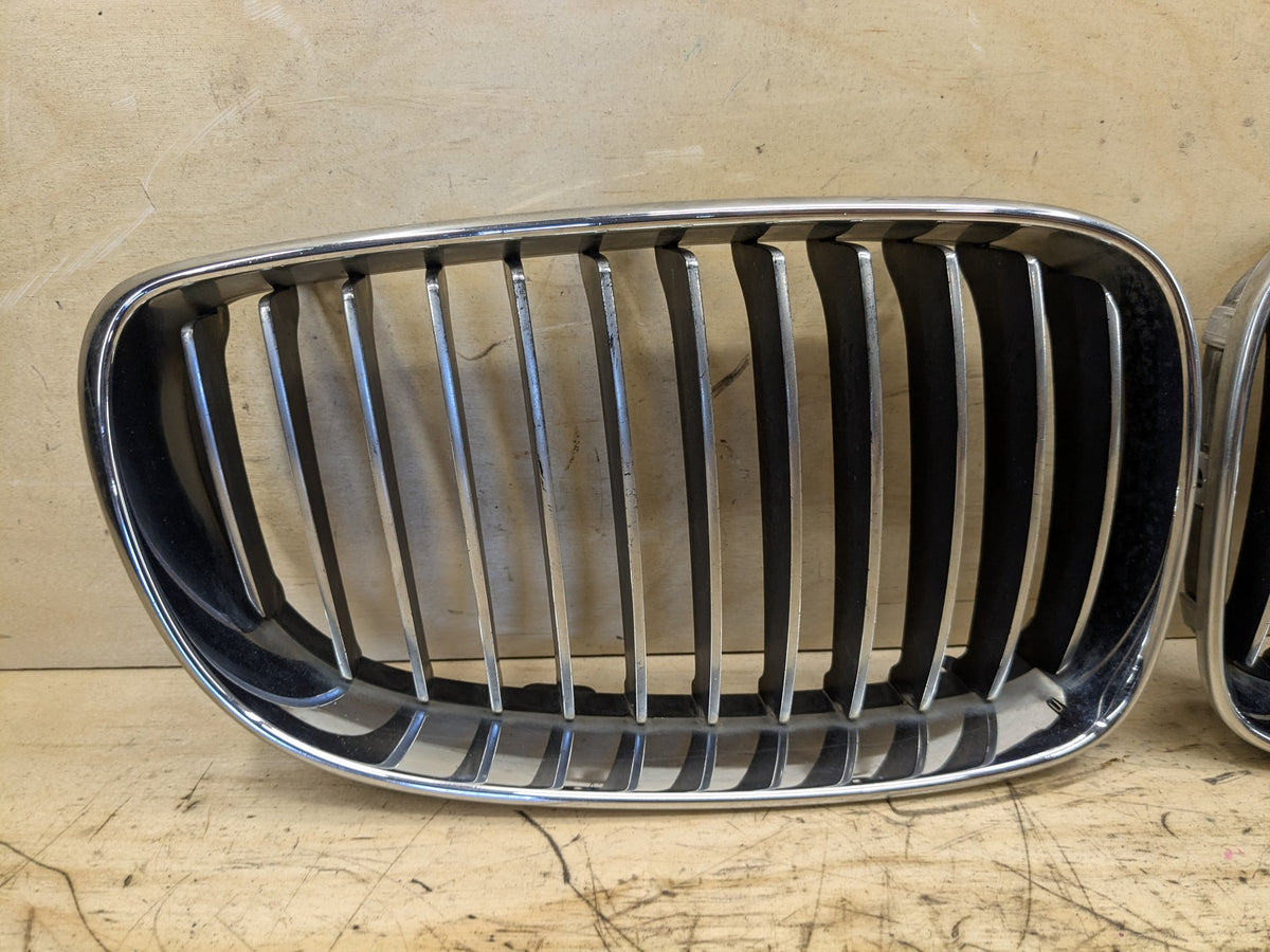 2008-2013 BMW 135i E88 Front Upper Bumper Cover Kidney Grilles SET 7179655 OEM