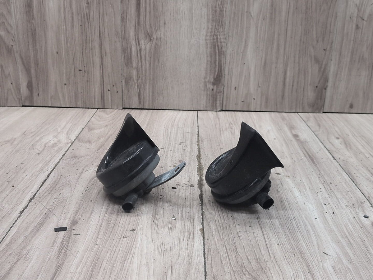 2004-2010 BMW M6 E64 Alarm Horns SET 7839346 OEM