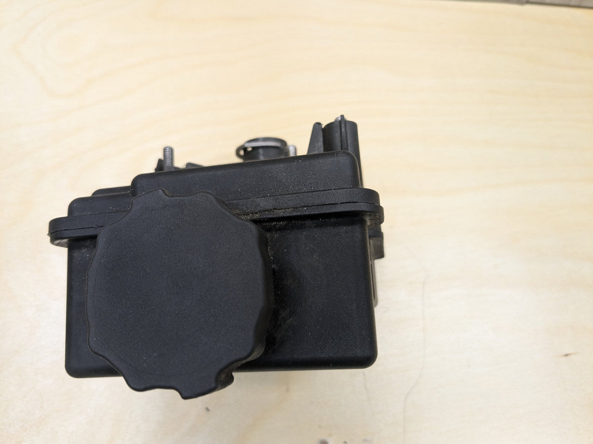 2009-2011 Mercedes-Benz SLK-Class R171 Power Steering Tank A0004602483 OEM