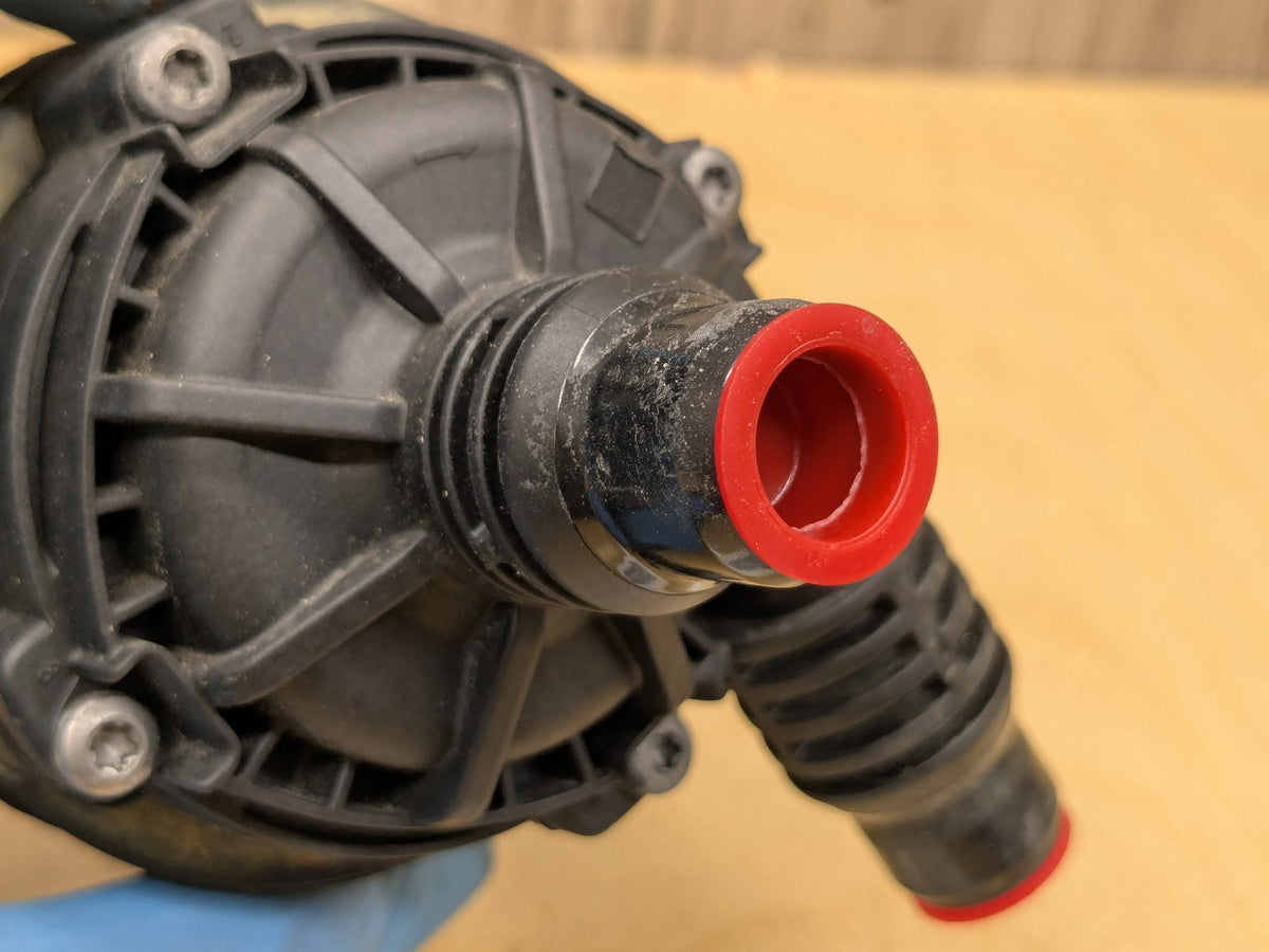*OEM BMW G01 G05 G20 G22 G30 G42 G80 G82 G83 M3 M4 Engine Auxiliary Water Pump