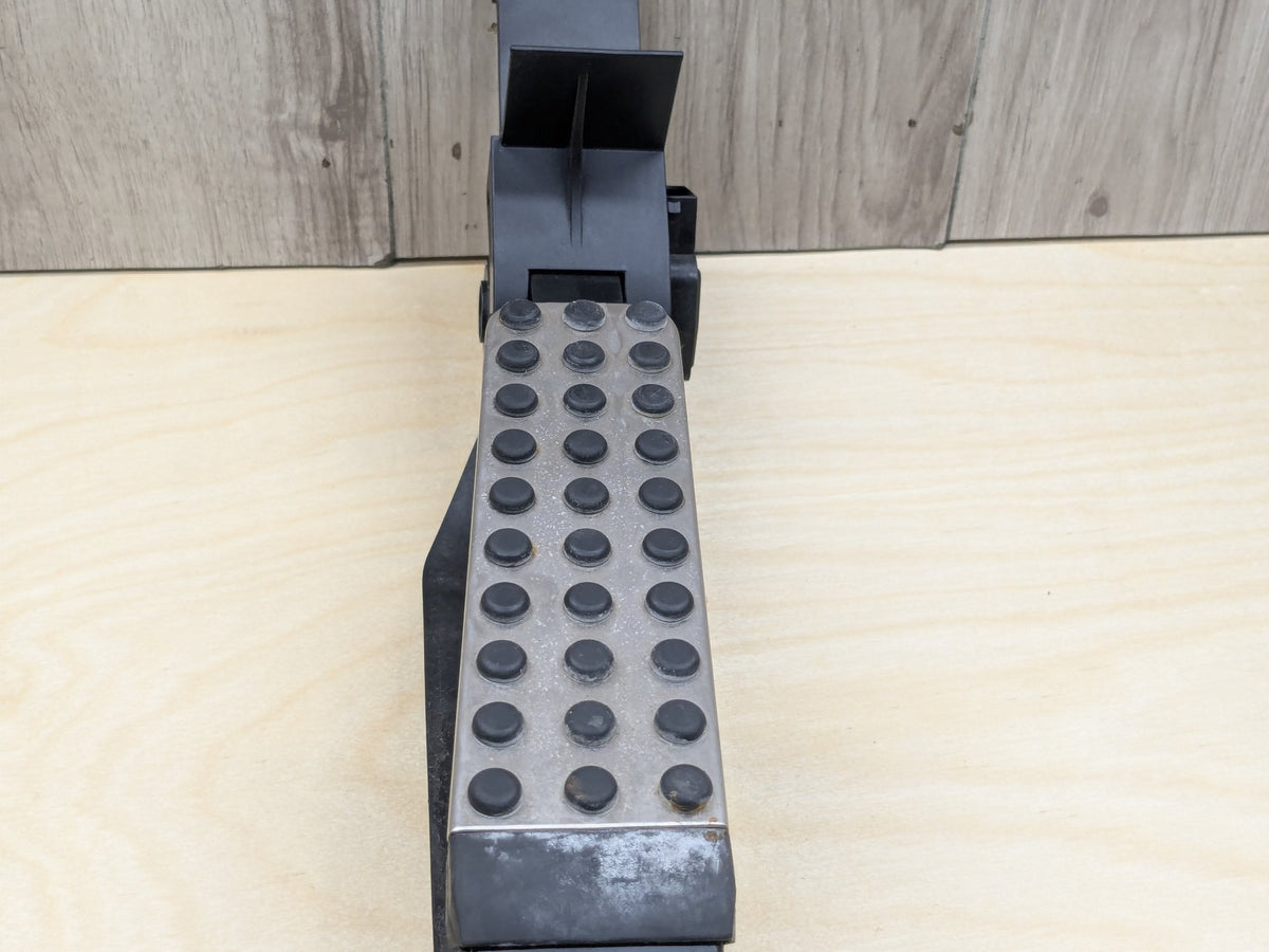 2009-2011 Mercedes-Benz SLK-Class R171 Gas Accelarator Pedal A2113001604 OEM
