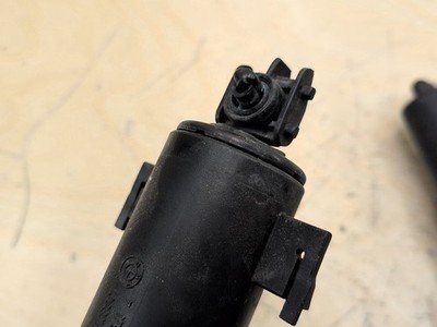 OEM BMW E90 E92 E93 328 335 Front Left Right Headlight Washer Spray Nozzle Jet