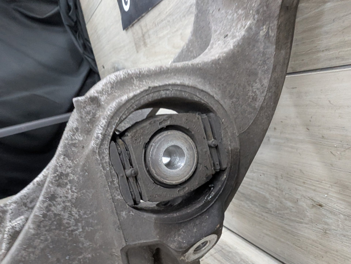 2009-2017 Audi Q5 8R Rear Right Passenger Spindle Knuckle w/ Bearing 8R0505432F OEM