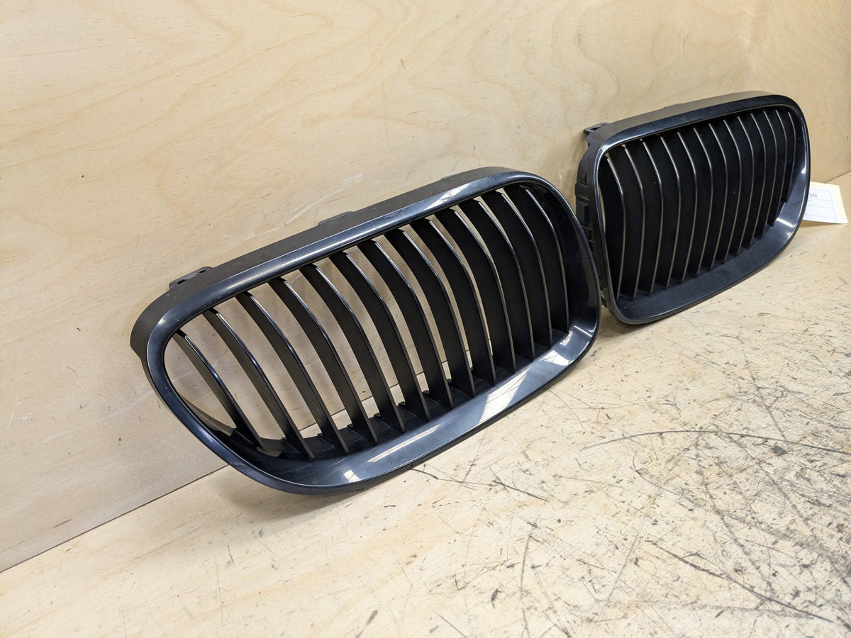2007-2013 BMW 328i E92 Upper Bumper Cover Kidney Grilles SET 7254969 OEM