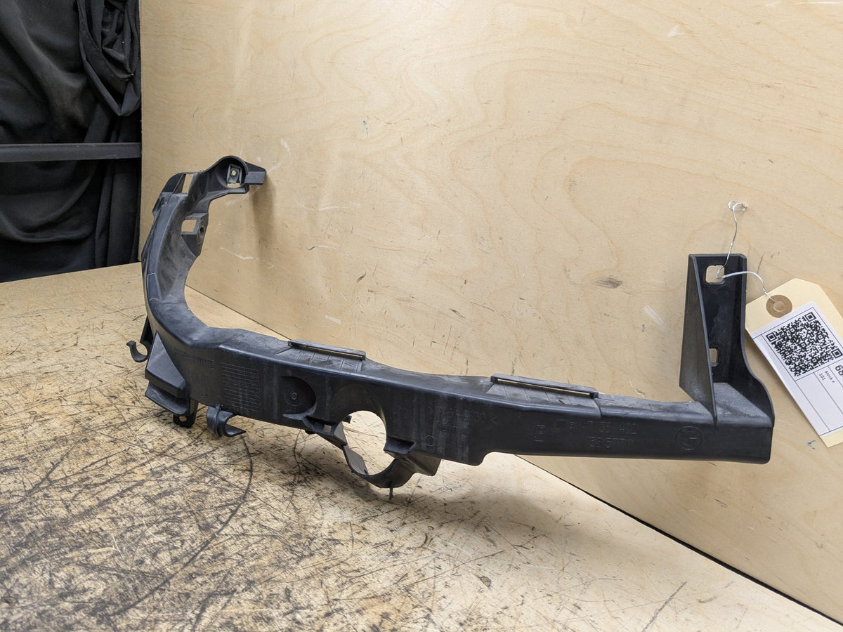 09-11 BMW E90 335 LCI Front Right Passenger Headlight Arm Bracket Mount Plastic