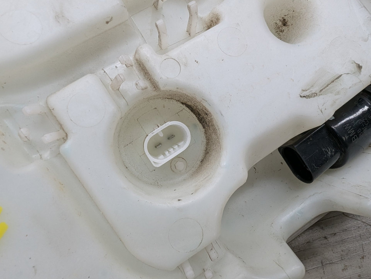 2014 - 2018 BMW X5 F15 Windshield Reservoir Tank Assembly 7292423 N63B