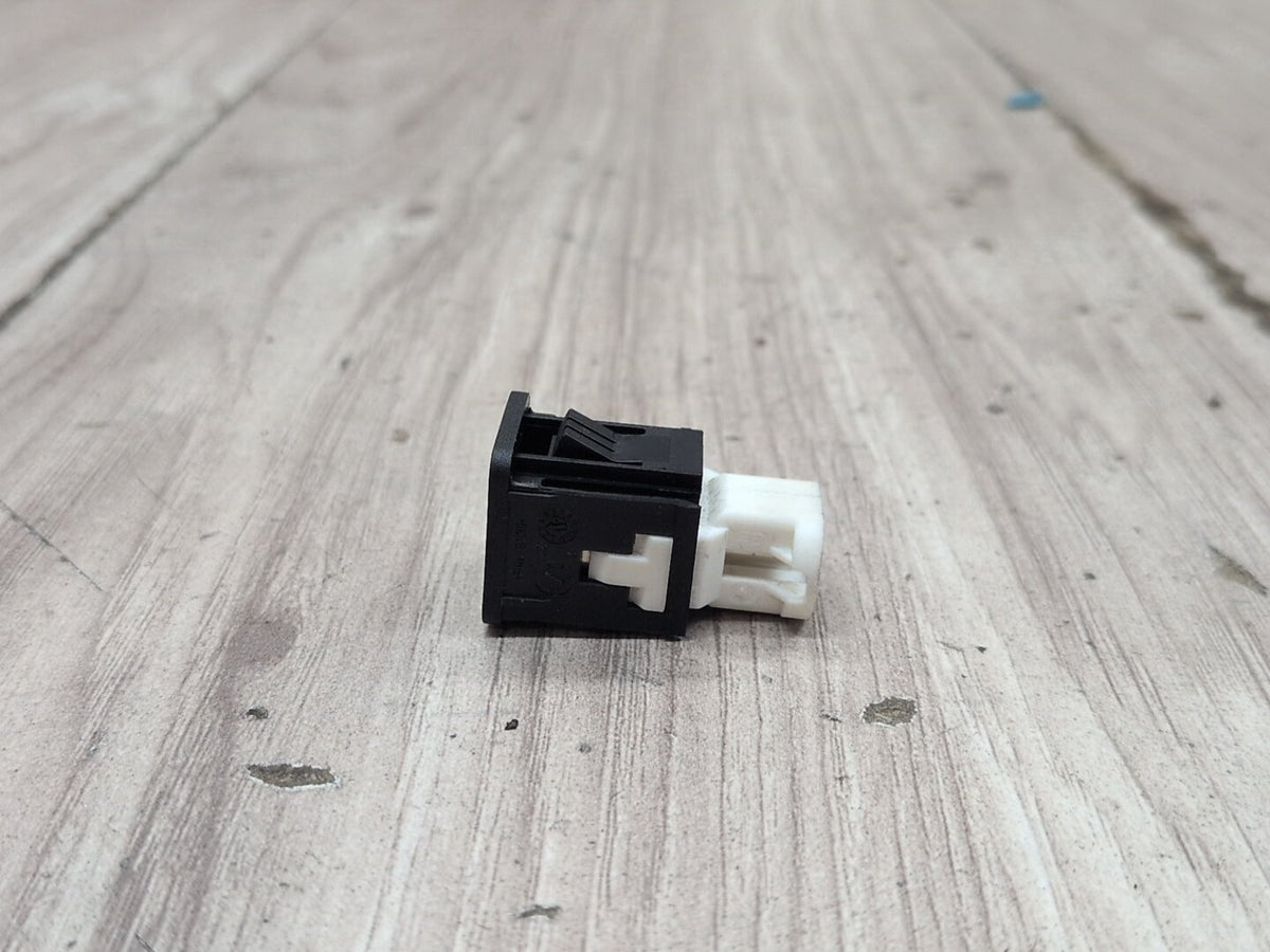 2016-2022 BMW 750i G12 AUX/ USB Charger Port Socket 9229294 OEM