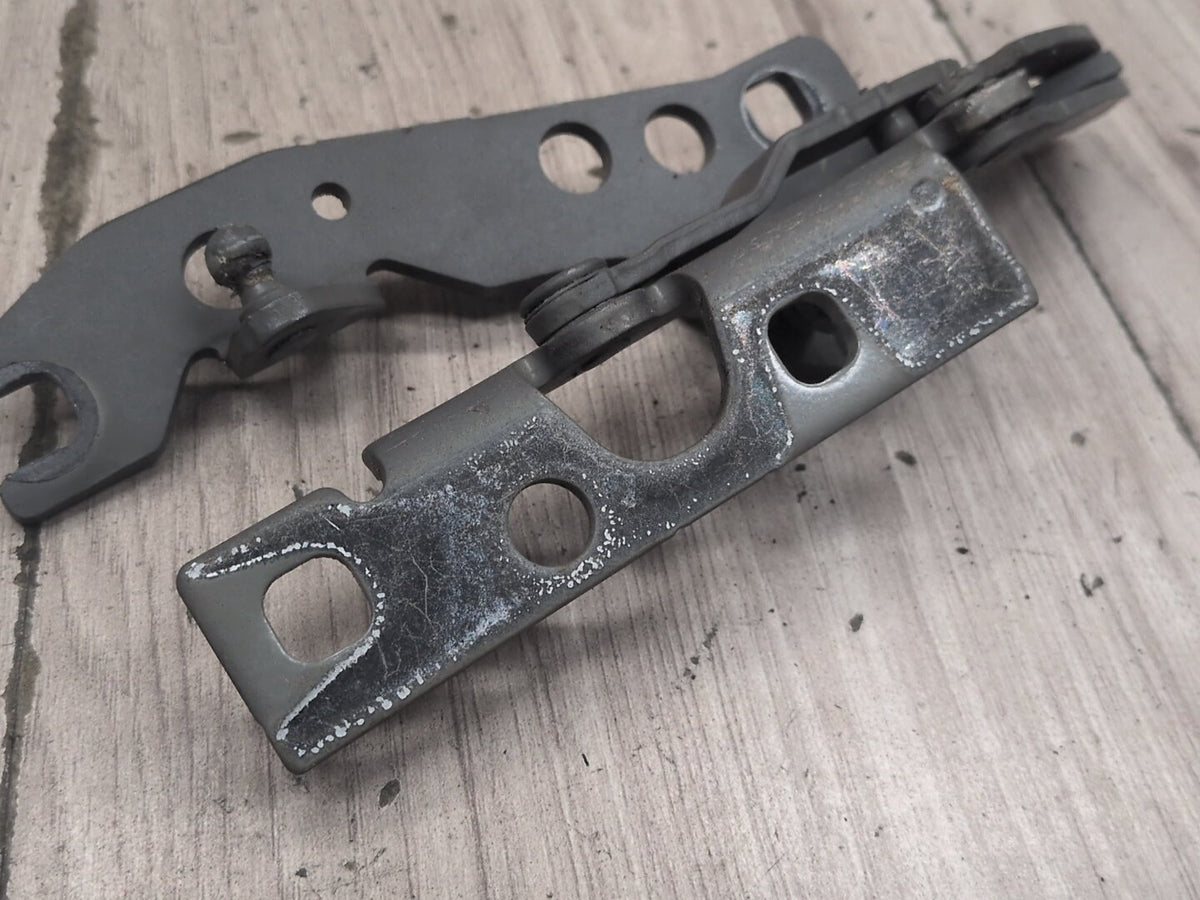 2004-2010 BMW M6 E64 Hood Bonnet Hinges SET 7064159 OEM