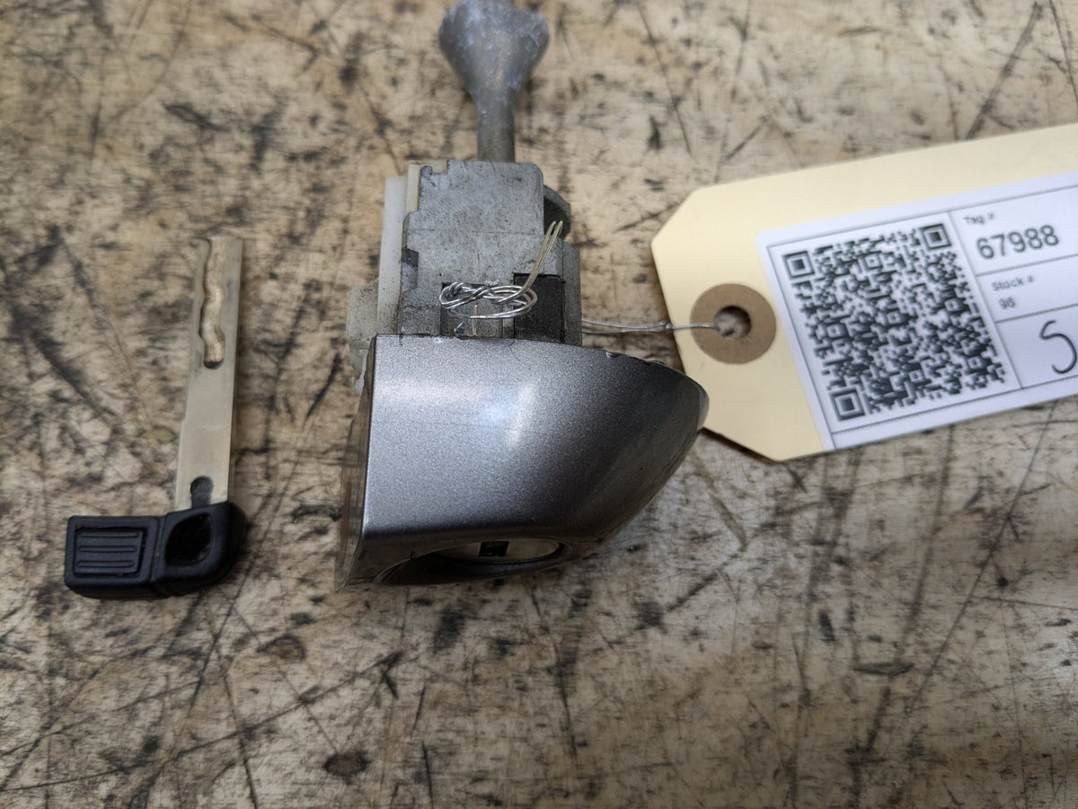 2008-2013 BMW 135i E88 Front Left Driver Key Lock Mechanism w/ Key 7161429 OEM