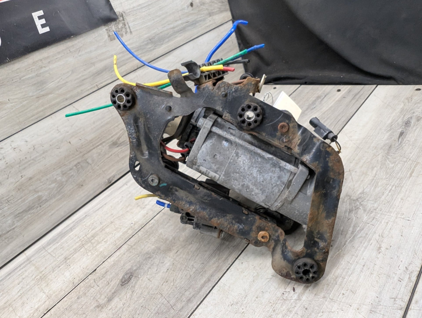 16-22 OEM BMW G11 G12 740 750 M760 Air Suspension Compressor Pump Module Motor