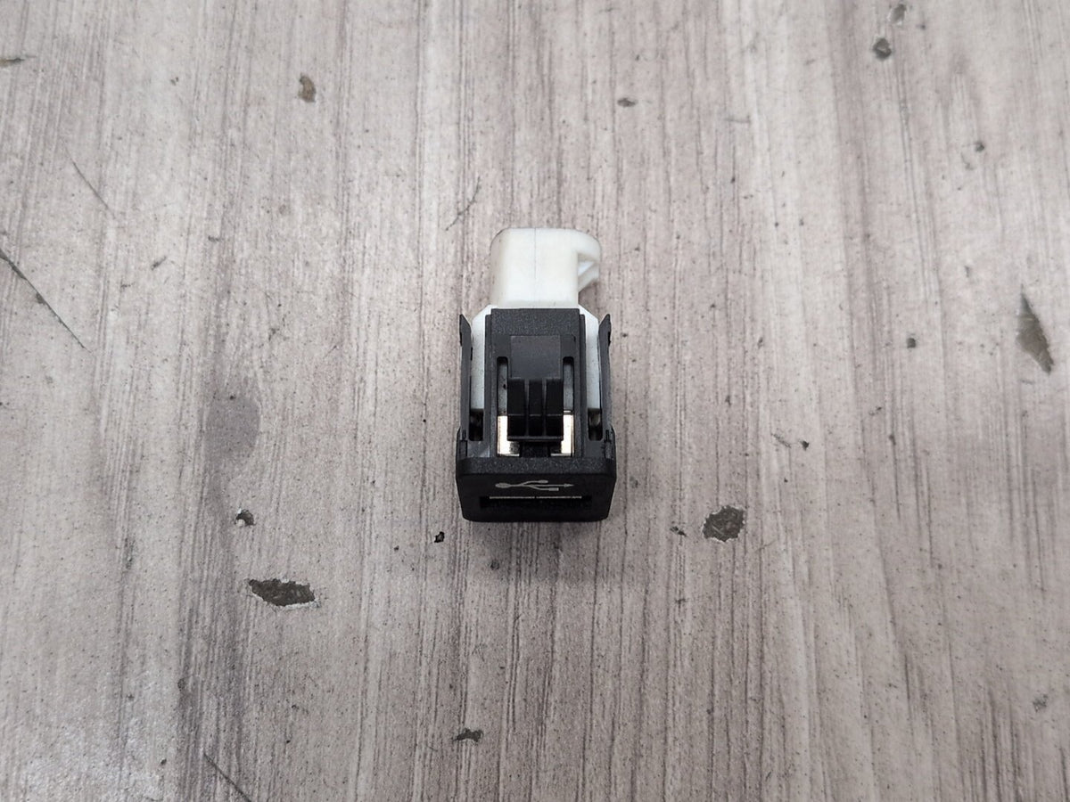 2016-2022 BMW 750i G12 AUX/ USB Charger Port Socket 9229294 OEM
