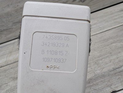 OEM BMW G11 G12 G30 G32 Front Right or Left Seatbelt Seat Belt Buckle BEIGE