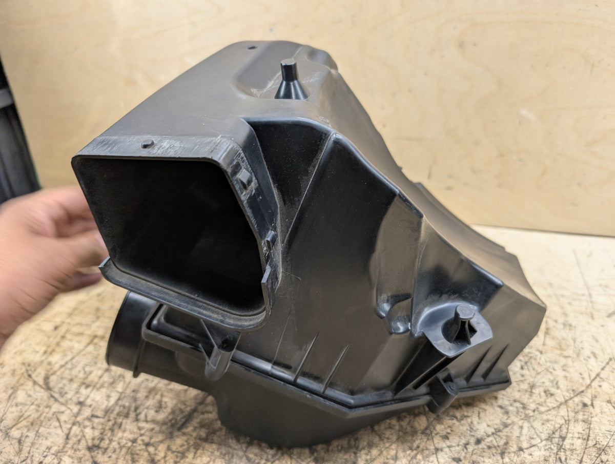 OEM BMW G05 G12 G30 540 740 Air Box Filter Cleaner Intake Resonator Muffler B58