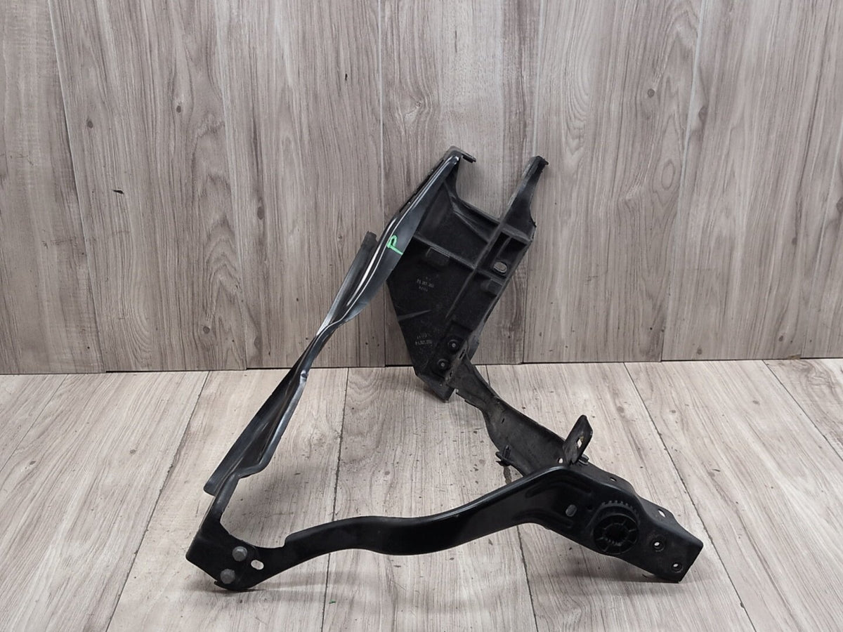 2009-2012 Mercedes-Benz E550 W212 Right Passenger Headlight Bracket 212620022
