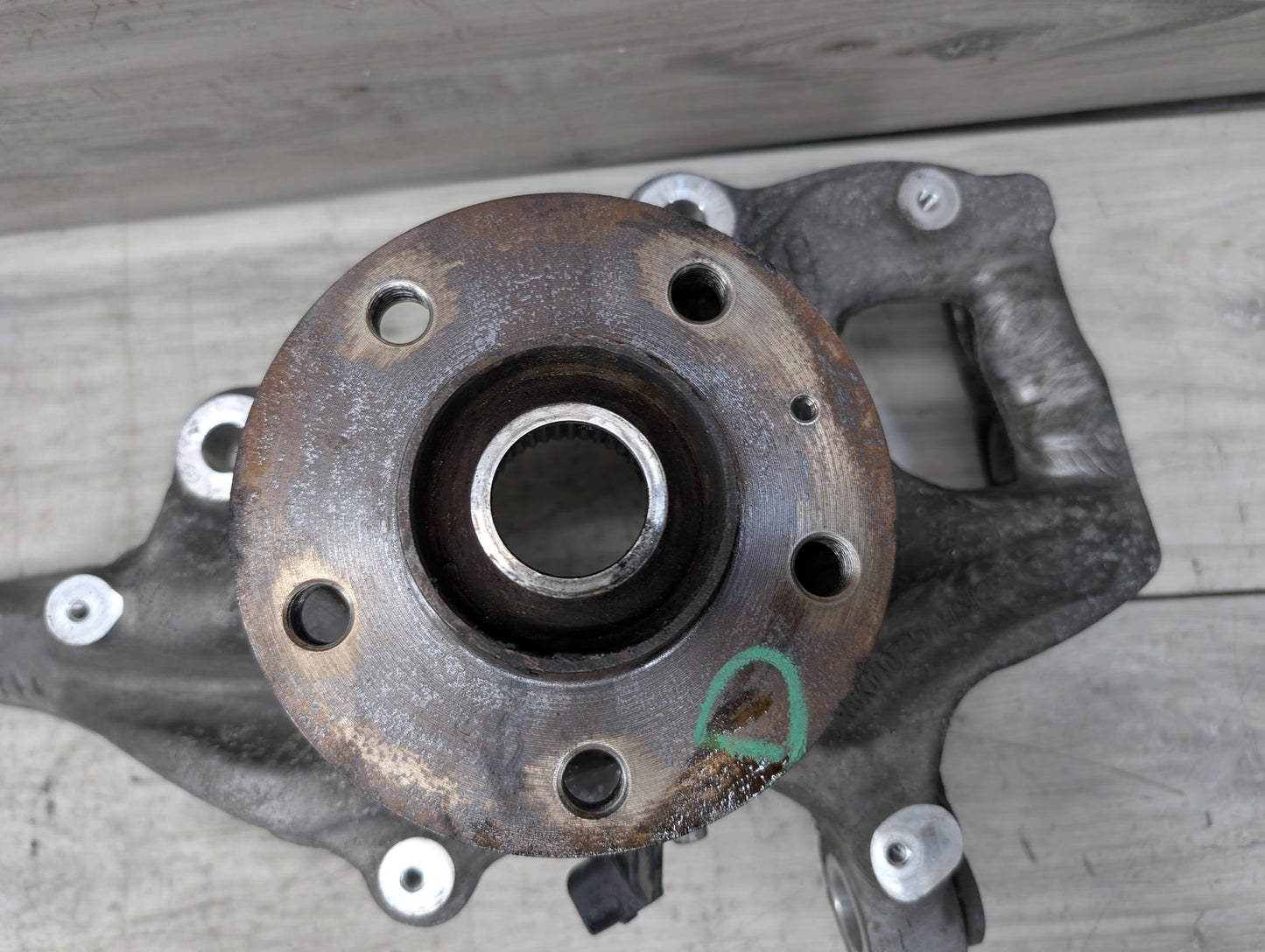 2009 - 2017 Audi Q5 8R Front Left Driver Spindle Knuckle w/ Bearing 4G0407241C EA888