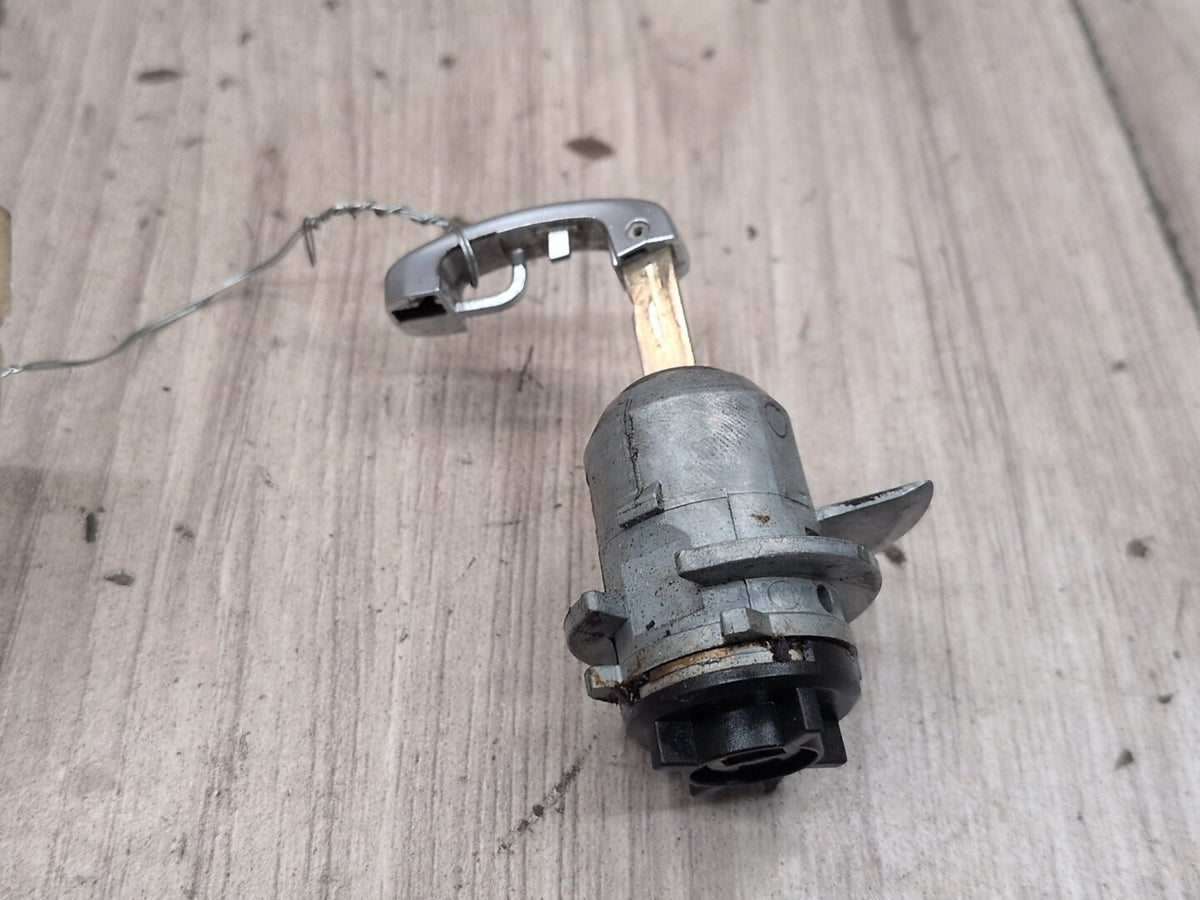 2012-2018 BMW M6 F06 Front Left Driver Key Lock Mechanism w/ Key 7312871 OEM