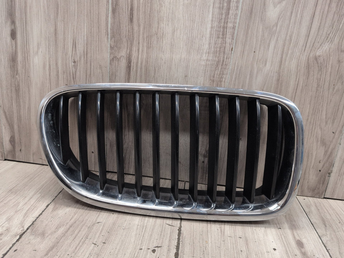 2011-2016 BMW M5 F10 Front Right Passenger Upper Bumper Cover Kidney Grille OEM