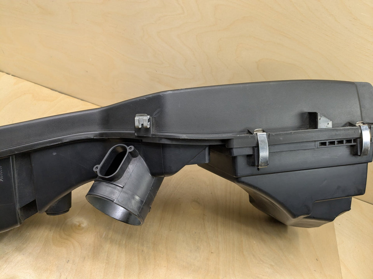2012-2018 BMW F22 F30 F34 F36 N20 Engine Air Filter Housing Box Assembly 7597589