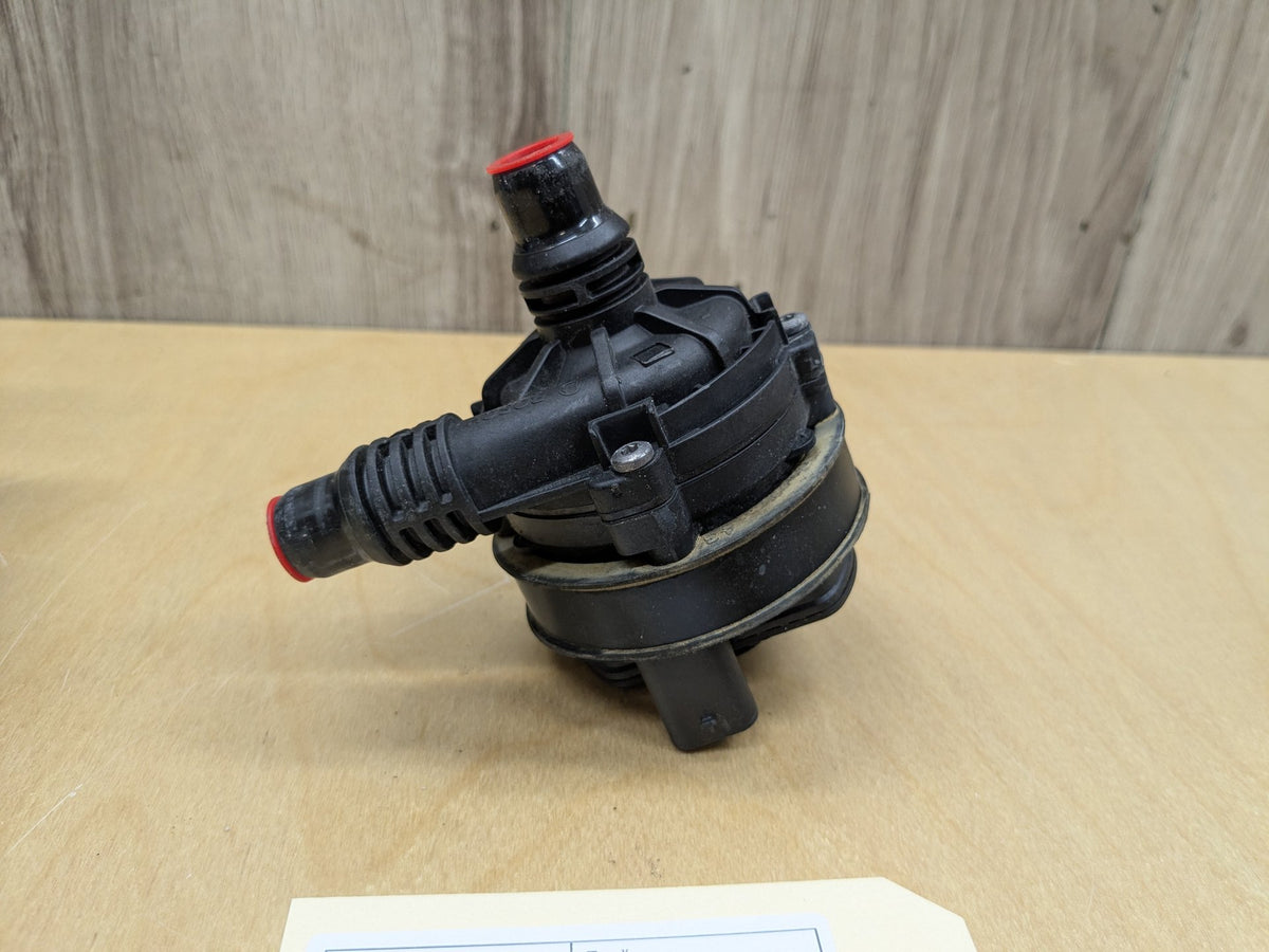 *OEM BMW G01 G05 G20 G22 G30 G42 G80 G82 G83 M3 M4 Engine Auxiliary Water Pump
