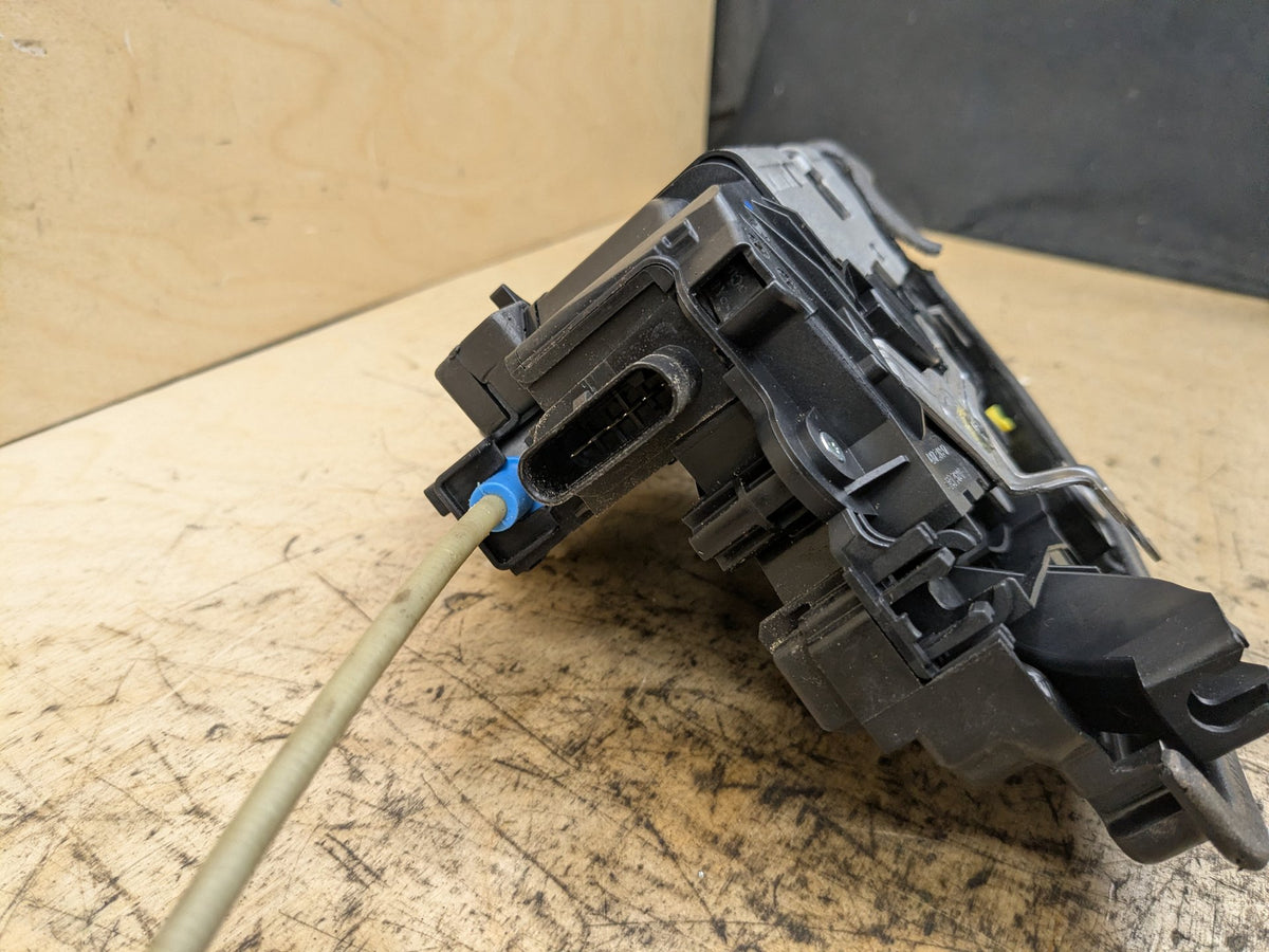 2016-2019 BMW 740Li G12 Front Right Passenger Door Latch Lock Actuator 2581897 OEM