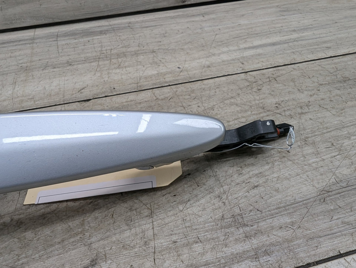 OEM BMW F22 F30 F32 F33 F36 Comfort Access Front Right Side Door Handle Silver
