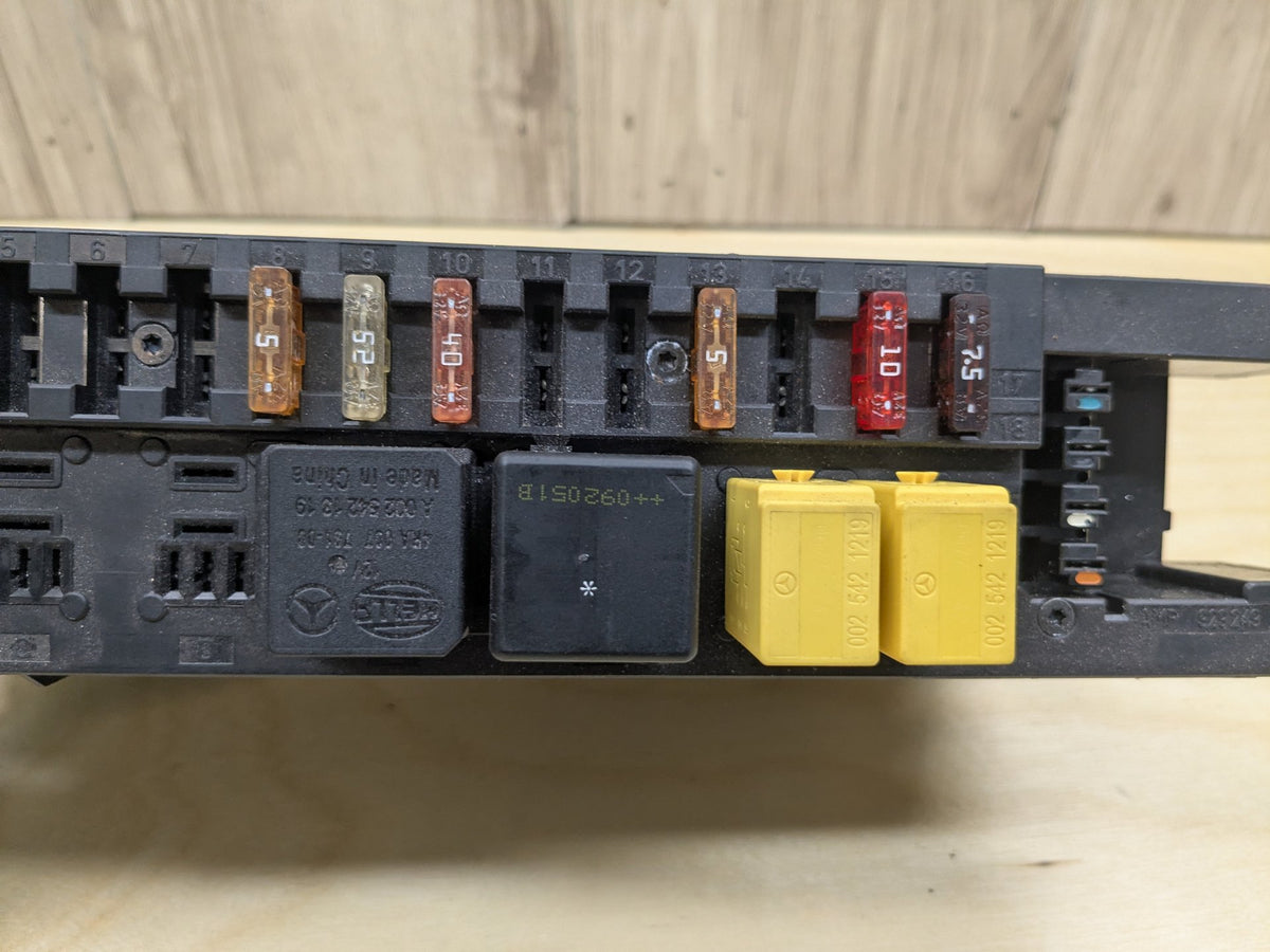2009-2011 Mercedes-Benz SLK-Class R171 Rear Power Distribution Fuse Box OEM