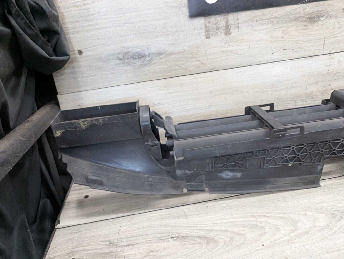2016-2022 BMW 750Li G12 Front Lower Radiator Air Flap Shutter 7357982