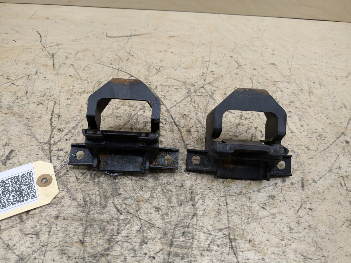 2007-2013 BMW 328i E92 Radiator Lower Mounting Brackets SET 7591647 OEM