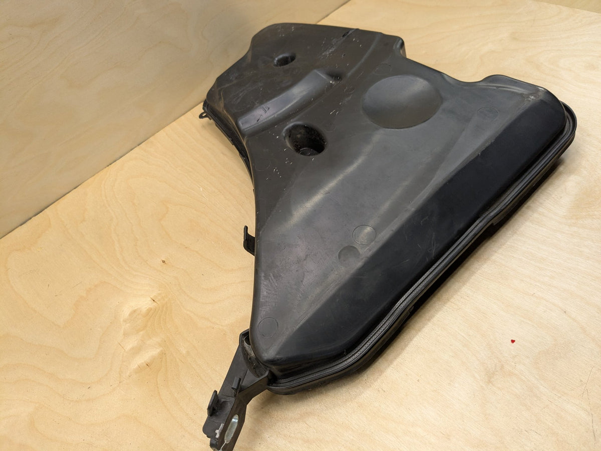 OEM BMW G12 G30 540 M550 750 M760 Windshield Wiper Washer Reservoir Tank Pump