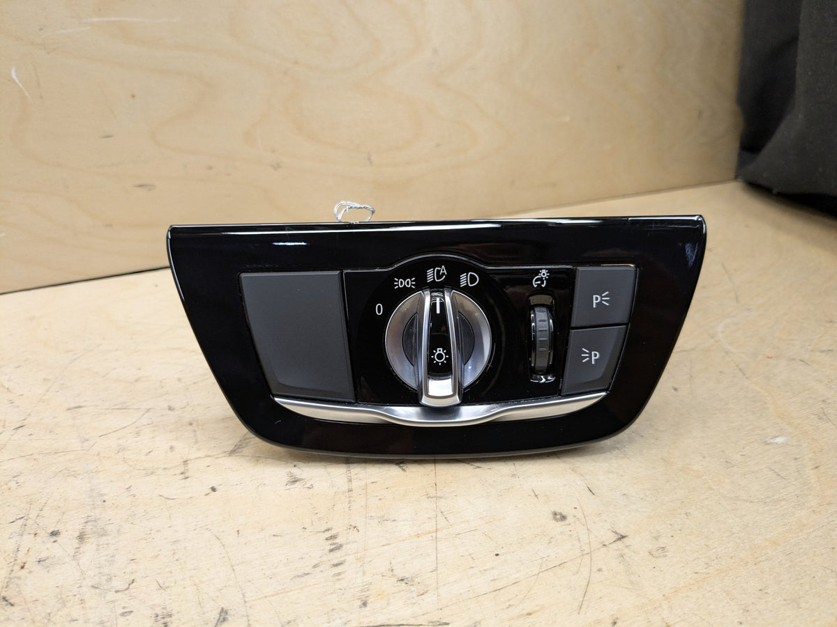 2018-2023 BMW M550i G30 Headlamp Switch 6841879 OEM