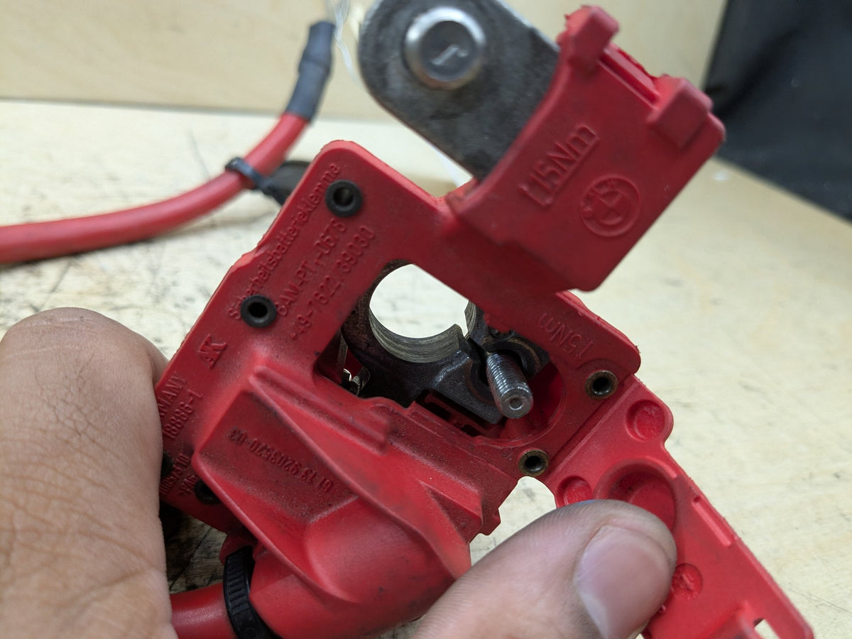 OEM BMW E84 E82 E88 E90 E92 335 M3 Battery Plus Pole Terminal Positive Red Cable
