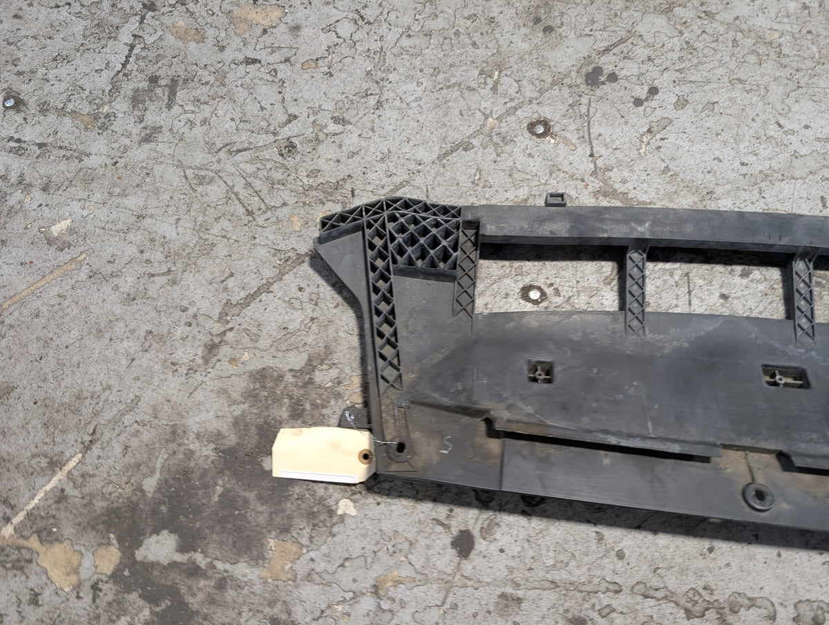2009-2017 Audi Q5 8R Front Middle Center Bumper Cover Grille 8R0807233C OEM