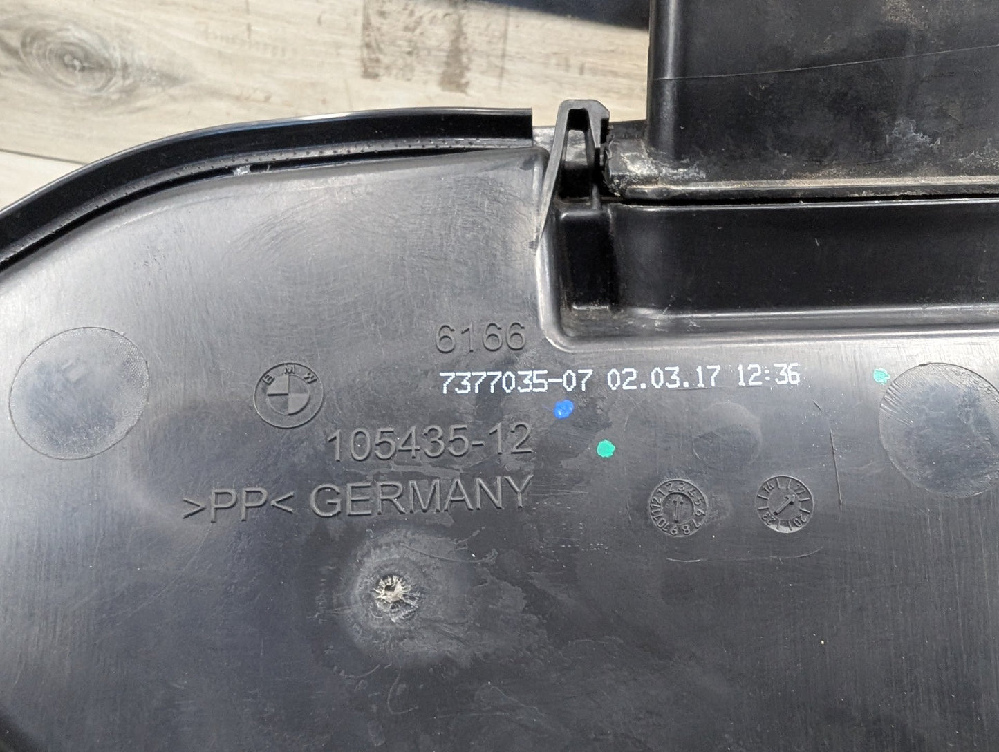 OEM BMW G12 G30 540 M550 750 M760 Windshield Wiper Washer Reservoir Tank Pump