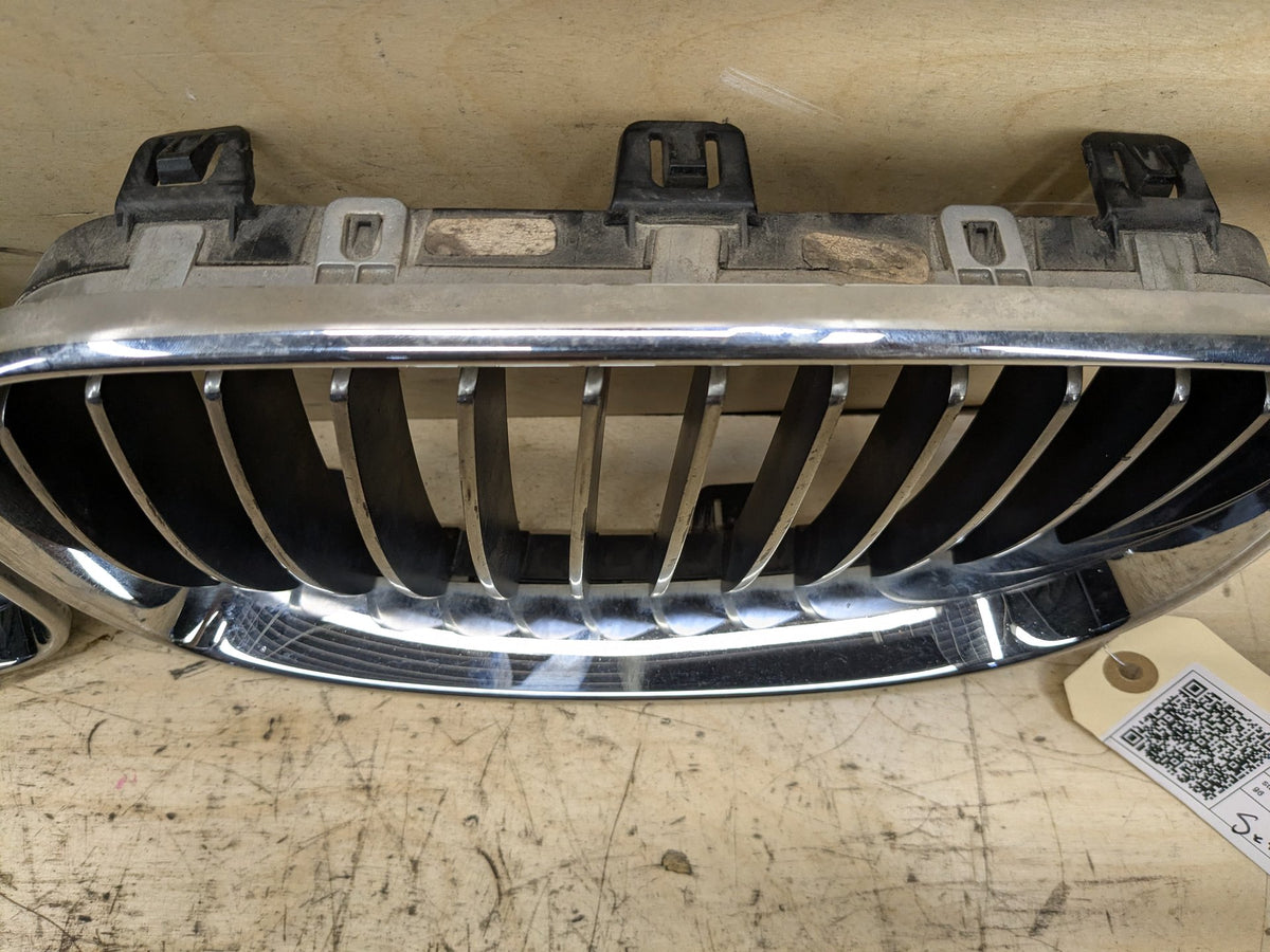2008-2013 BMW 135i E88 Front Upper Bumper Cover Kidney Grilles SET 7179655 OEM