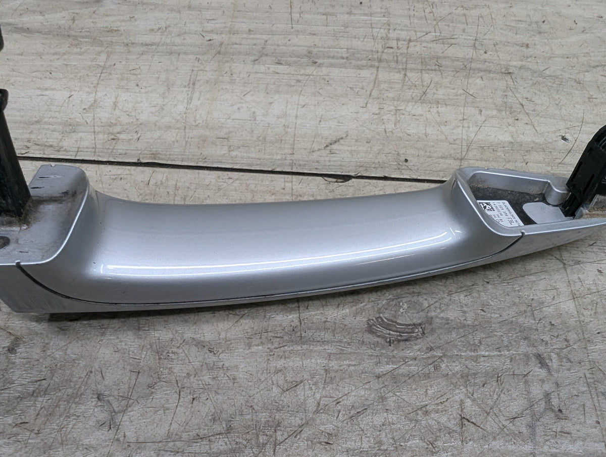 OEM BMW F22 F30 F32 F33 F36 Comfort Access Front Right Side Door Handle Silver