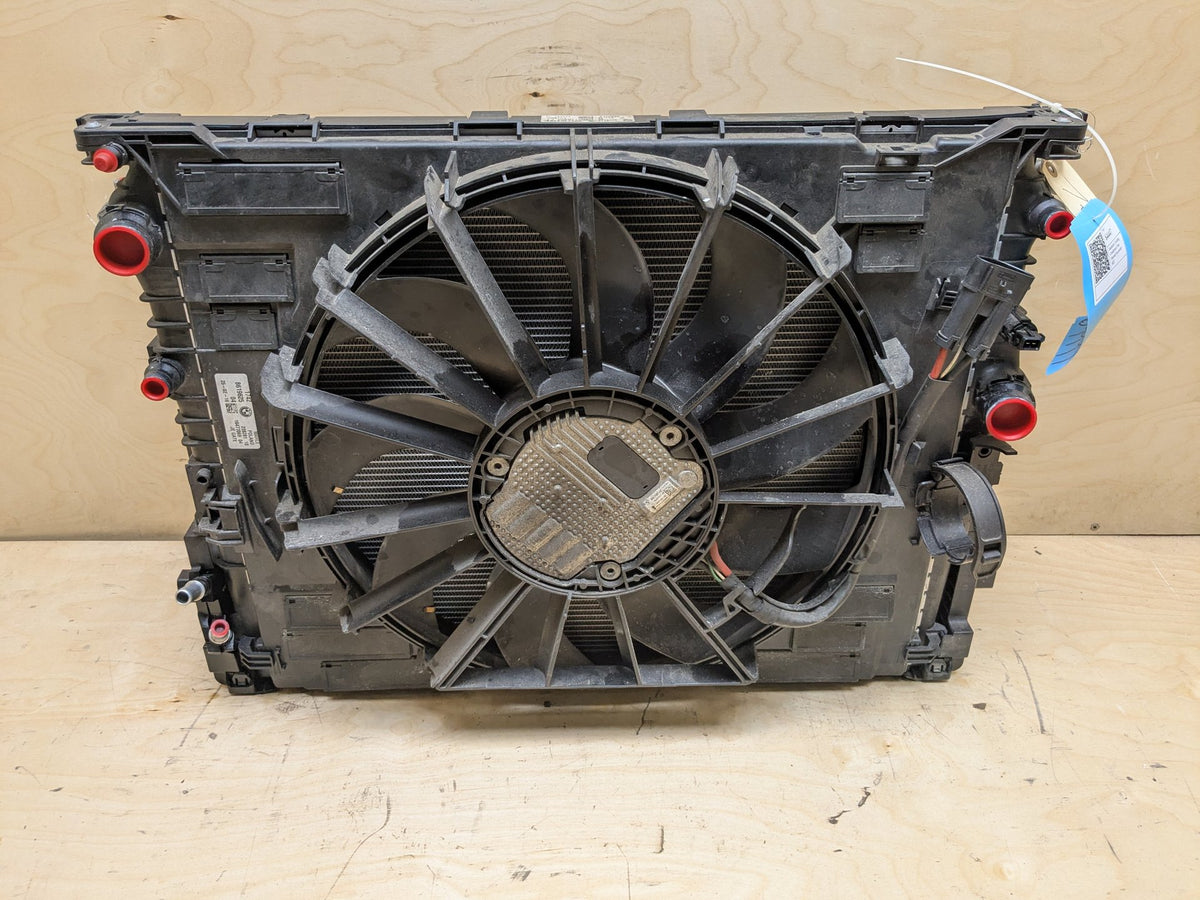 16-19 BMW 750i G12 Radiator Cooling Condenser Fan Shroud Assembly SET 850W