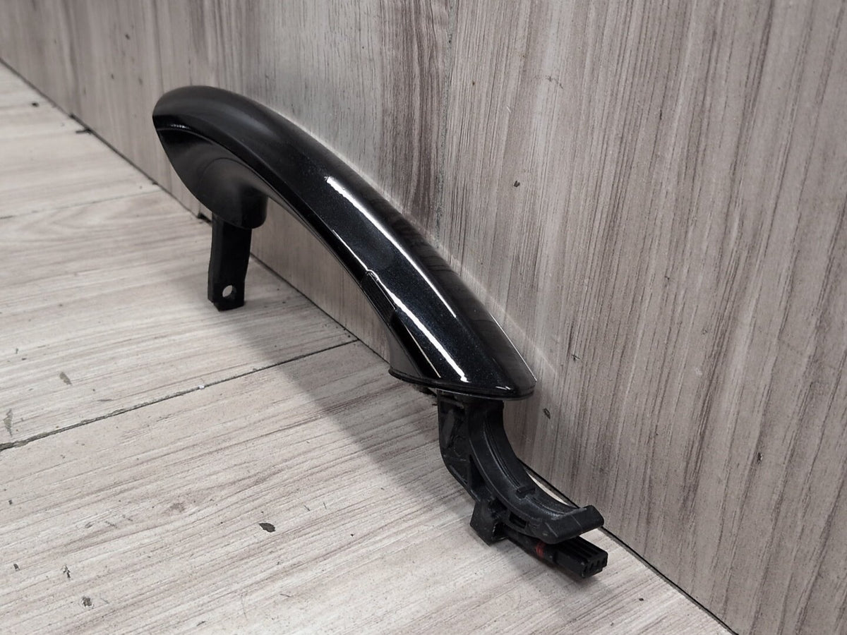 2016-2022 BMW 750i G12 Front Right Passenger Exterior Door Handle w/ Comfort Access 7472790 OEM