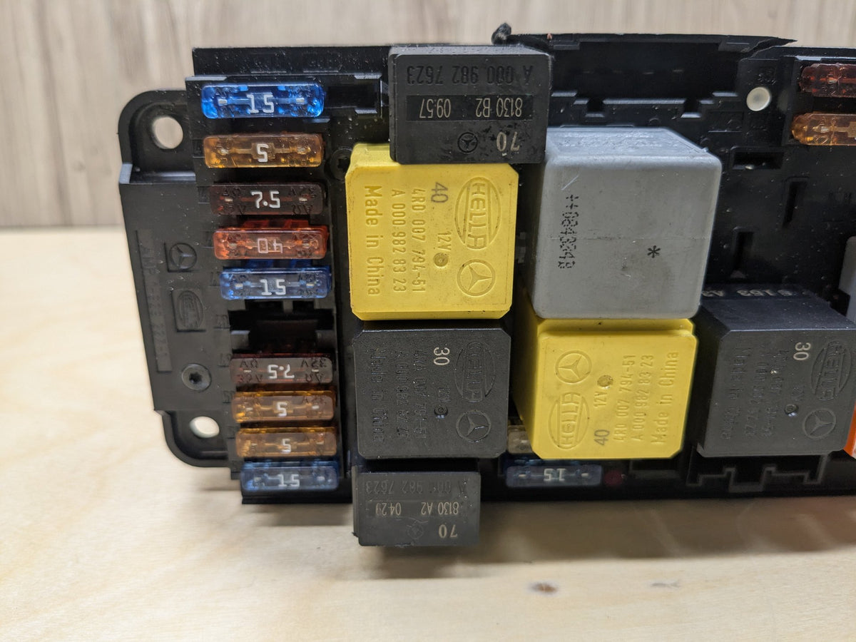 2009-2011 Mercedes-Benz SLK-Class R171 Rear Power Distribution Fuse Box A1715451601 OEM