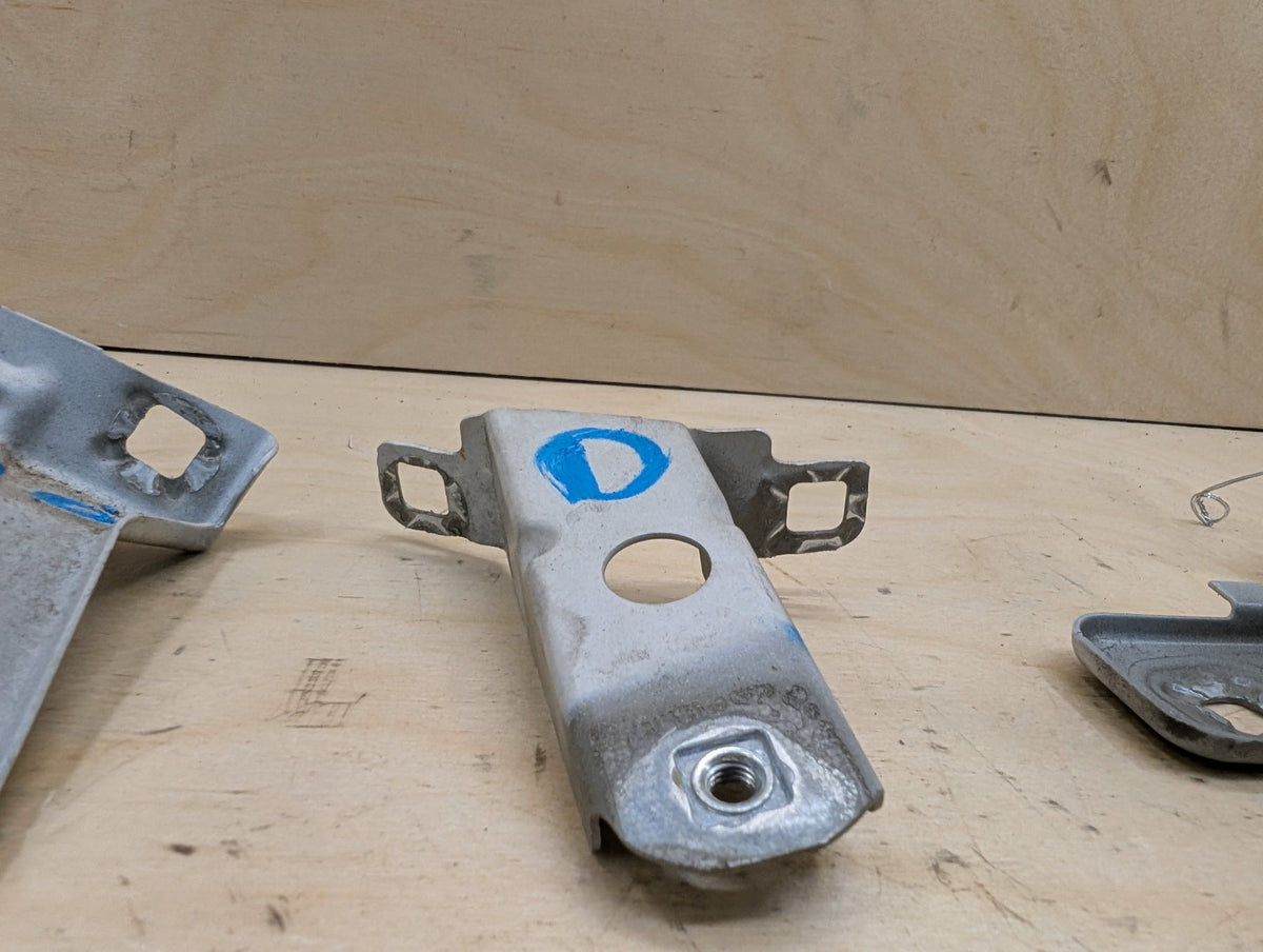 12-20 OEM BMW F30 F32 F33 F36 Front Left Driver Fender Wing Holder Bracket SET