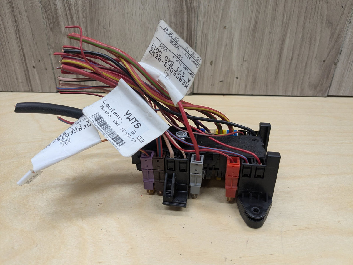 2009-2011 Mercedes-Benz SLK-Class R171 Rear Battery Relay Fuse Box A2035400050
