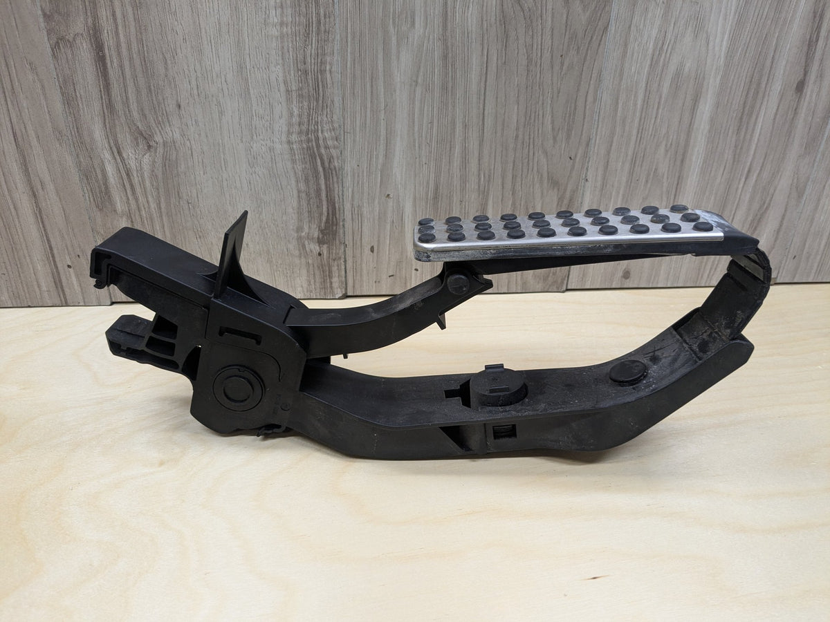 2009-2011 Mercedes-Benz SLK-Class R171 Gas Accelarator Pedal A2113001604 OEM