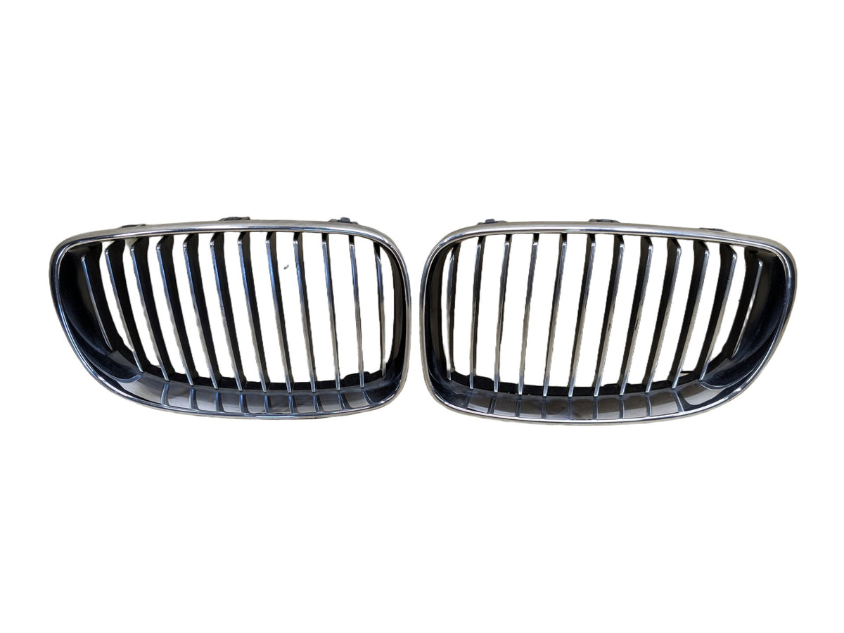 2008-2013 BMW 135i E88 Front Upper Bumper Cover Kidney Grilles SET 7179655 OEM
