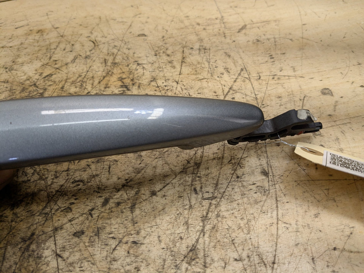 2008-2013 BMW 135i E88 Front Right Passenger Door Handle 7207558