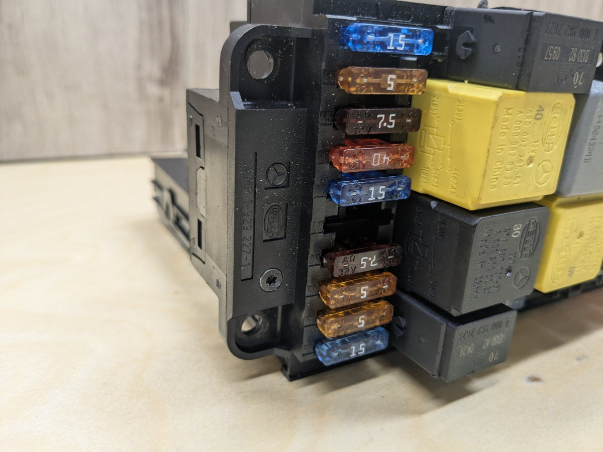 2009-2011 Mercedes-Benz SLK-Class R171 Rear Power Distribution Fuse Box A1715451601 OEM