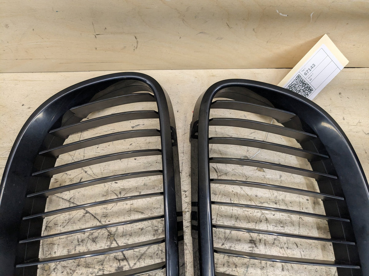 2007-2013 BMW 328i E92 Upper Bumper Cover Kidney Grilles SET 7254969 OEM