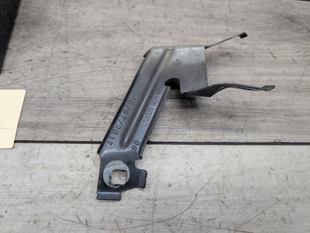 2014-2019 BMW 340 F34 Front Left Driver Fender Brackets SET 7293727 OEM