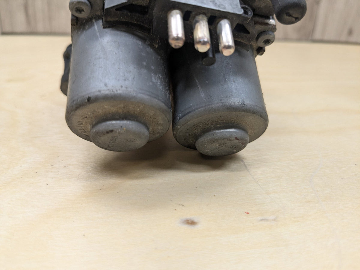 2009-2011 Mercedes-Benz SLK-Class R171 Engine Water Heater Valve A0048302084