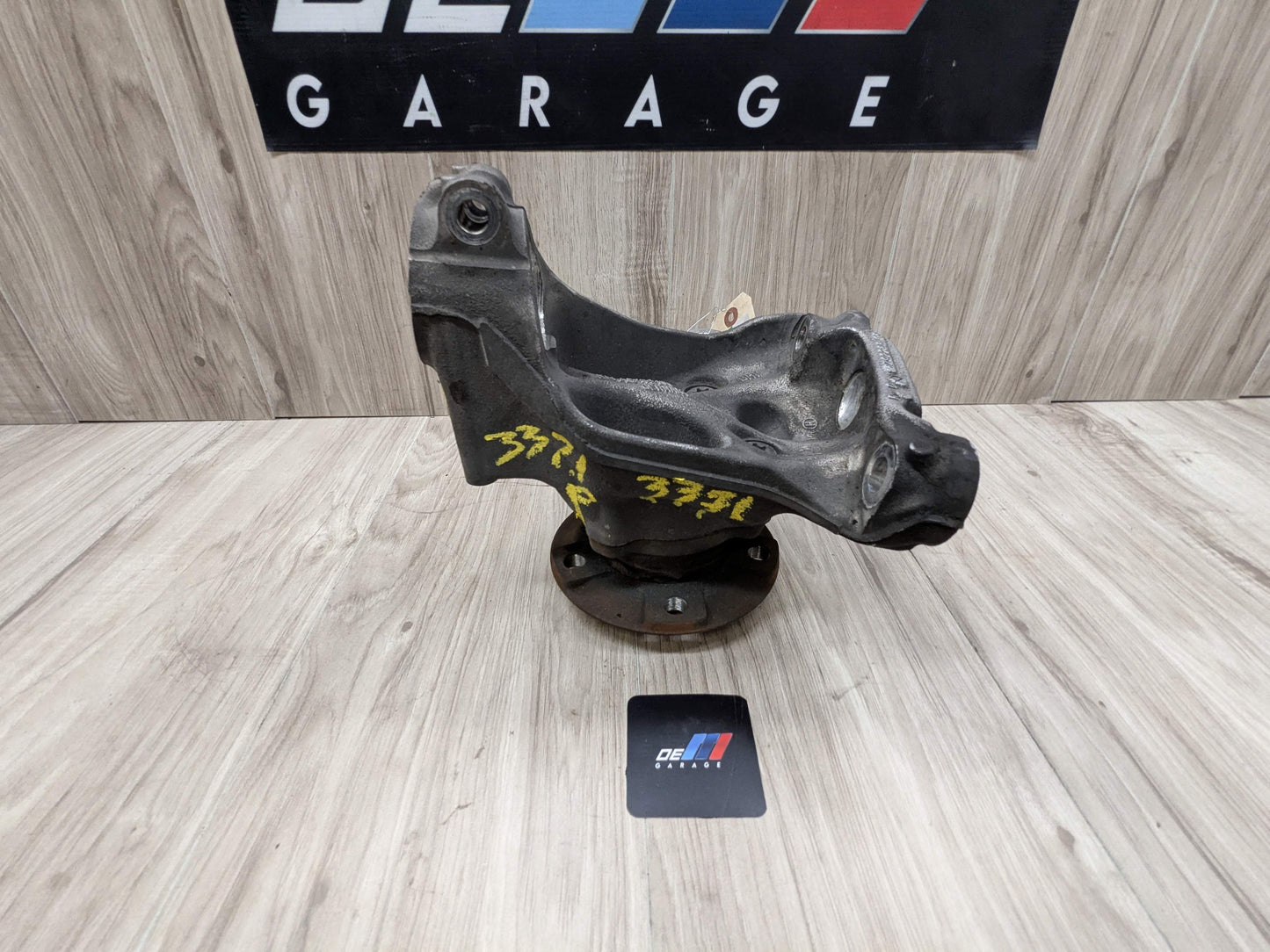 12-18 OEM BMW F30 F31 Sedan RWD Front Right Hub Knuckle Wheel Bearing Carrier