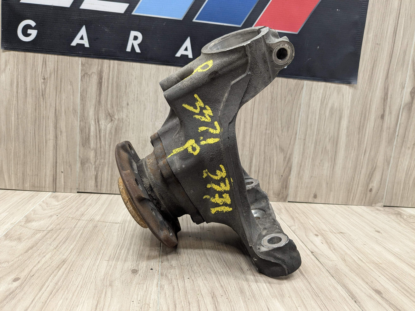 12-18 OEM BMW F30 F31 Sedan RWD Front Right Hub Knuckle Wheel Bearing Carrier