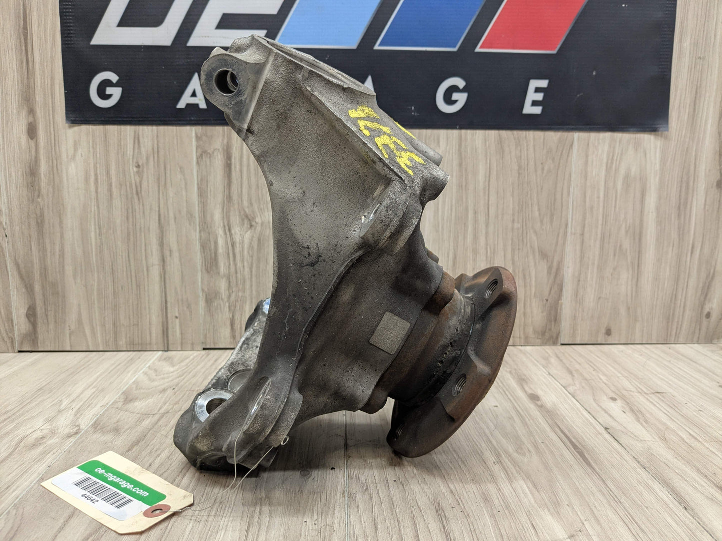 12-18 OEM BMW F30 F31 Sedan RWD Front Right Hub Knuckle Wheel Bearing Carrier